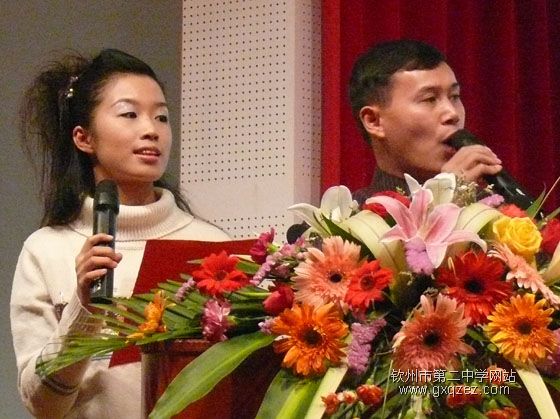 今夜星光灿烂:教职工十大歌手比赛盛装登场