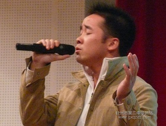 今夜星光灿烂:教职工十大歌手比赛盛装登场