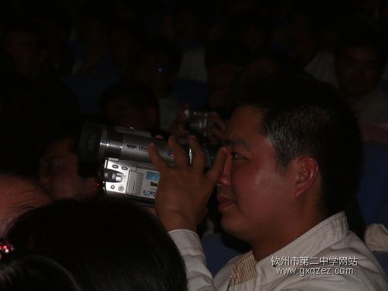 今夜星光灿烂:教职工十大歌手比赛盛装登场