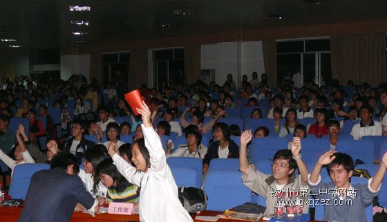 今夜星光灿烂:教职工十大歌手比赛盛装登场