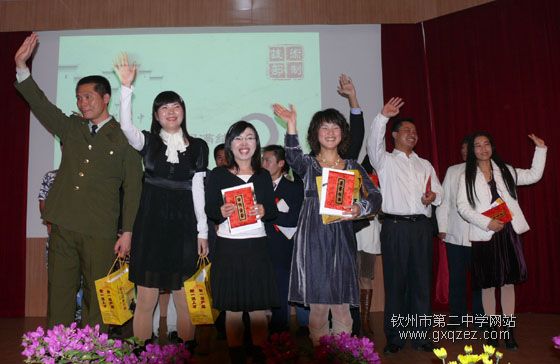 今夜星光灿烂:教职工十大歌手比赛盛装登场