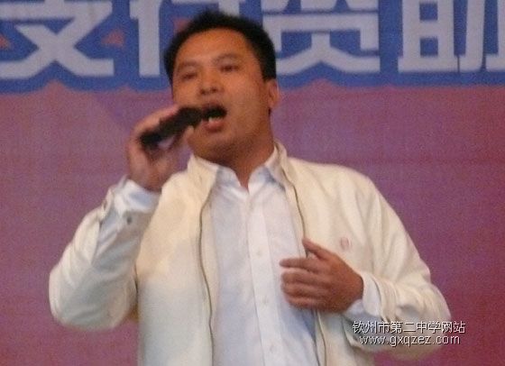 今夜星光灿烂:教职工十大歌手比赛盛装登场