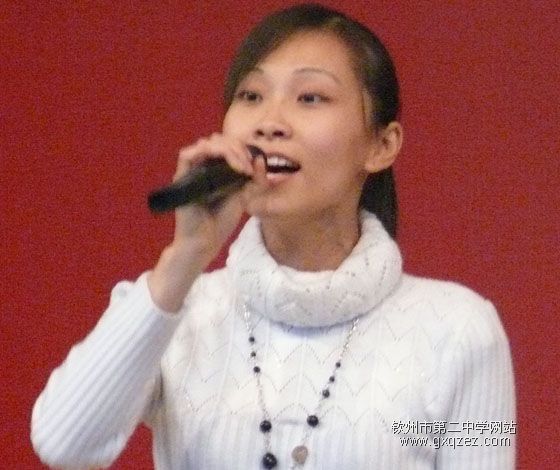 今夜星光灿烂:教职工十大歌手比赛盛装登场