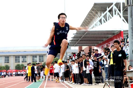 给快乐一个理由:我校举行第23届校运会