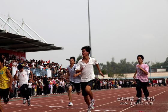 给快乐一个理由:我校举行第23届校运会