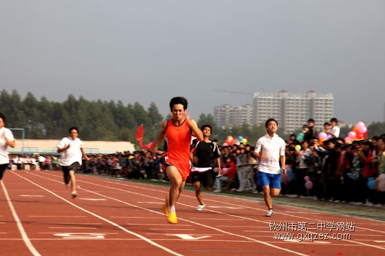 给快乐一个理由:我校举行第23届校运会