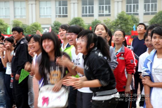 给快乐一个理由:我校举行第23届校运会