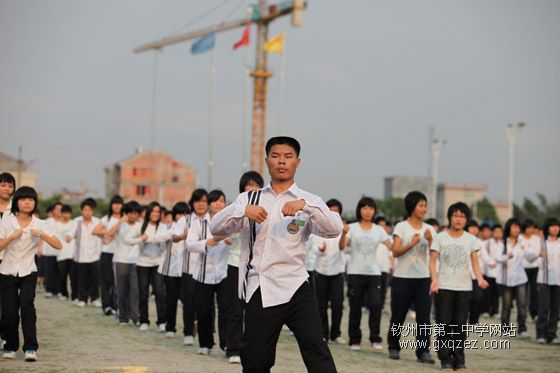 我校莘莘学子再掀“阳光体育运动”新高潮
