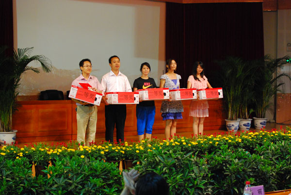 我校举行“当二中老师,我无比幸福”教师演讲比赛