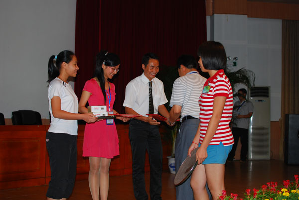 我校举行“当二中老师,我无比幸福”教师演讲比赛