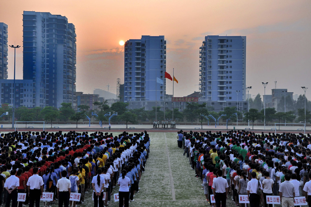 赢在新起点——钦州二中2011年秋季学期开学典礼暨龙国辉奖学金颁奖仪式