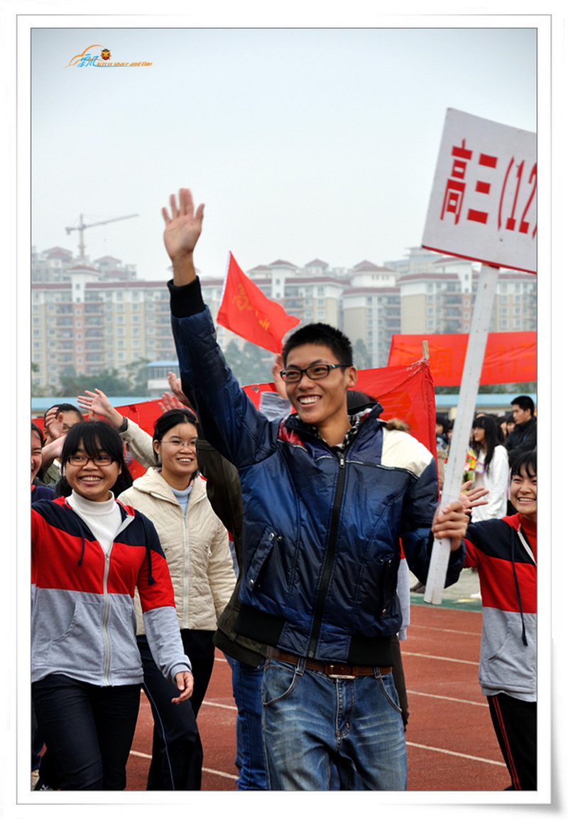 青春与阳光共舞,运动与激情同在——庆祝我校第二十六届田径运动会取得圆满成功