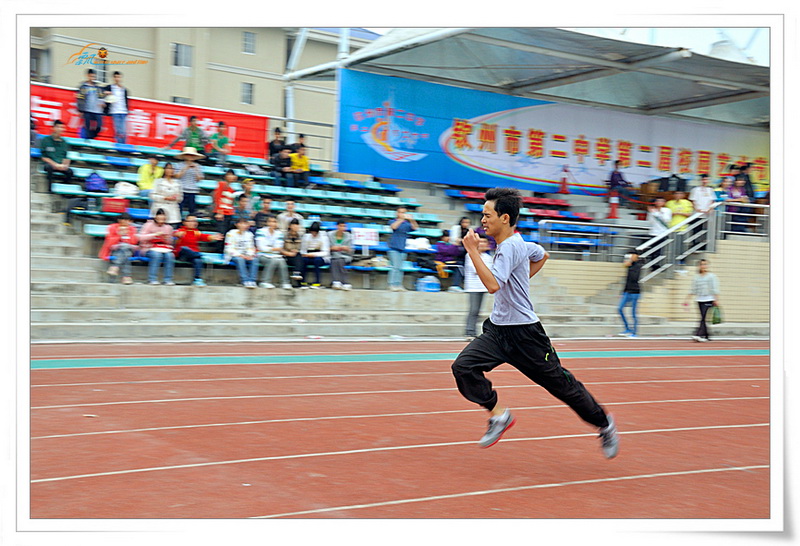 青春与阳光共舞,运动与激情同在——庆祝我校第二十六届田径运动会取得圆满成功