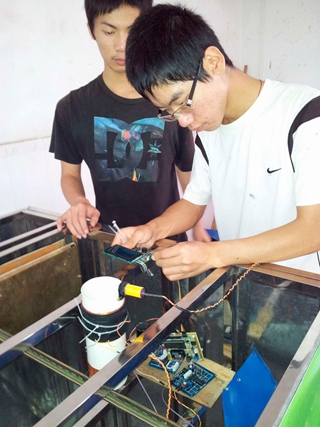 罗劼、陈定罡、蔡宗霖同学制作《IC卡积分管理分类回收箱》