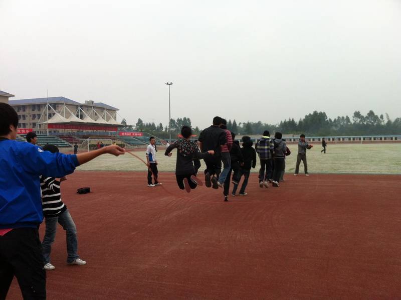 еڶѧһУ԰ڳɹ㱨֮