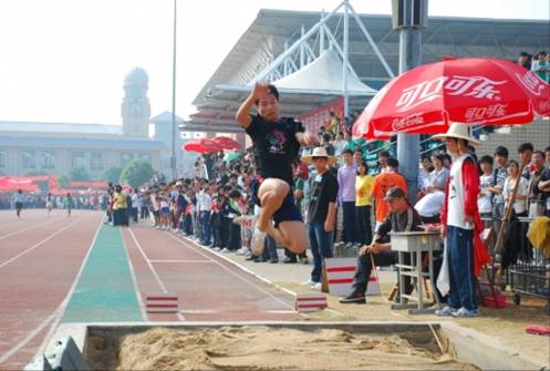 еڶѧһУ԰ڳɹ㱨֮һ