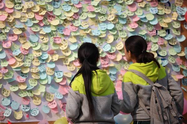 钦州市第二中学第三届校园艺术节暨第二十七届田径运动会隆重开幕