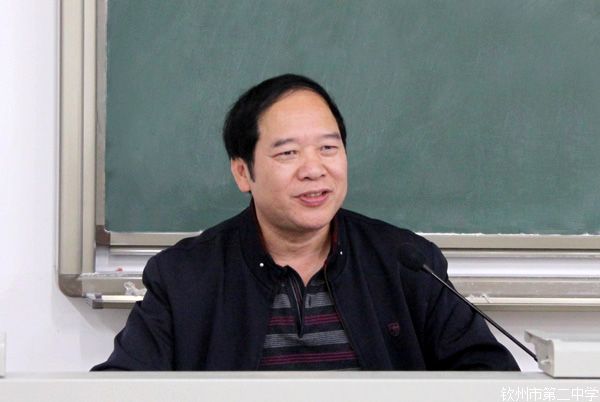 增加文化素养,活跃语文课堂 ——记广西师范大学博士生导师李乃龙教授到我校讲学