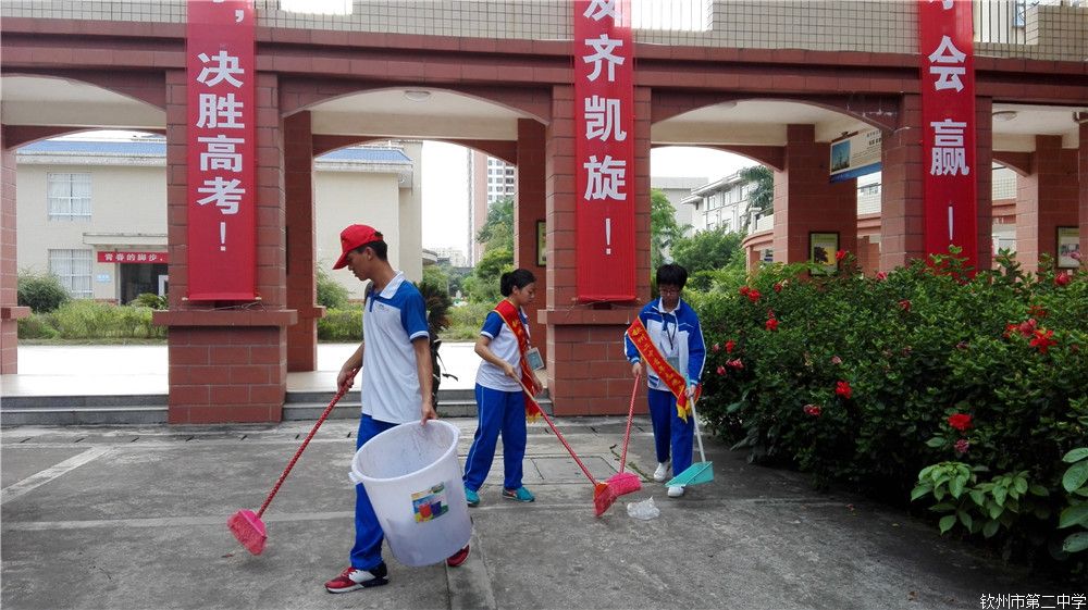 助力高考,情暖二中:服务高考,钦州二中志愿者在行动