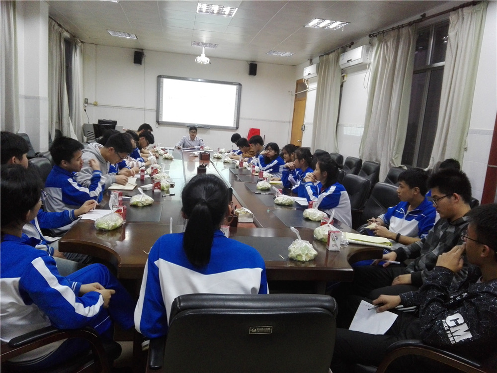 开展学生自主管理,共创共建乐善校园 ———2018年春季学期钦州二中学生自主管理工作会议召开