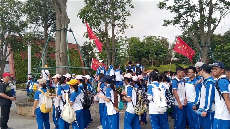 激扬青春,挑战自我 ——我校举行盛大远足活动