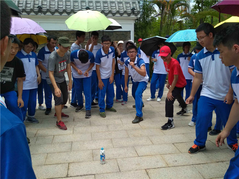 激扬青春,挑战自我 ——我校举行盛大远足活动