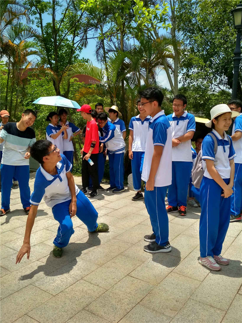 激扬青春,挑战自我 ——我校举行盛大远足活动