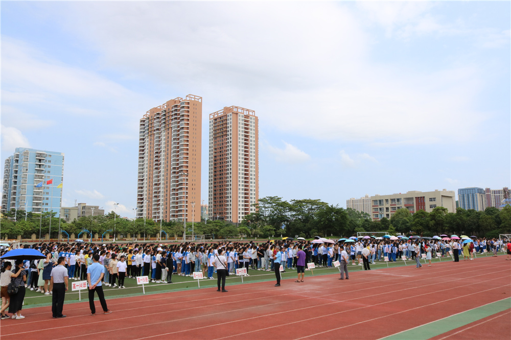 我校举行宿舍防震应急疏散演练