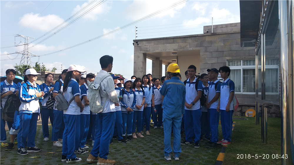 钦州市第二中学2018年“学子看电网”体验活动 暨举行“钦州二中社会综合实践基地”挂牌仪式