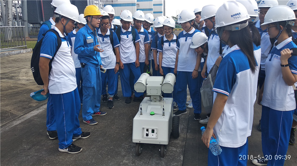 钦州市第二中学2018年“学子看电网”体验活动 暨举行“钦州二中社会综合实践基地”挂牌仪式