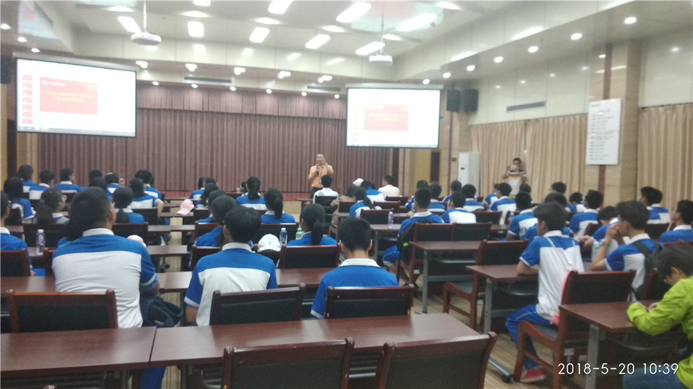 钦州市第二中学2018年“学子看电网”体验活动 暨举行“钦州二中社会综合实践基地”挂牌仪式