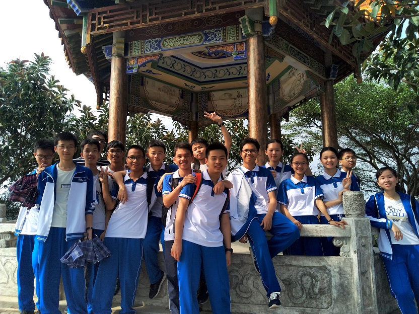 钦州市第二中学筑梦班赴钦州港参观仙岛公园及中石油炼油厂