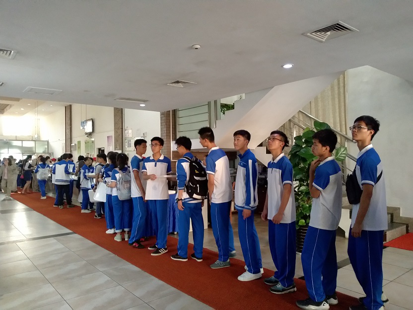 钦州市第二中学筑梦班赴钦州港参观仙岛公园及中石油炼油厂