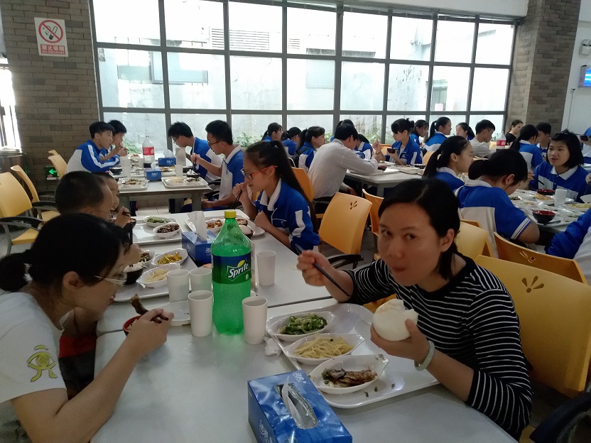 钦州市第二中学筑梦班赴钦州港参观仙岛公园及中石油炼油厂