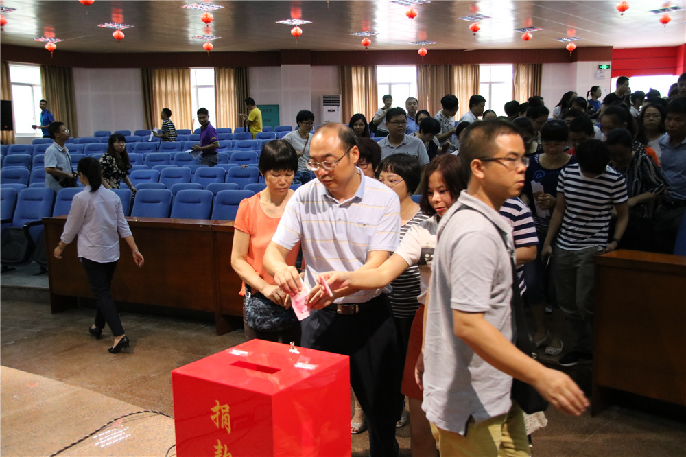 爱心点燃希望,真情传递温暖——我校师生为郑志娇老师捐款