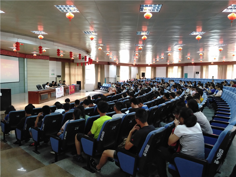 用心为高三服务,用情为高考壮行——钦州二中志愿者服务高考纪实