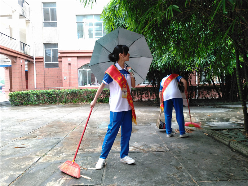 用心为高三服务,用情为高考壮行——钦州二中志愿者服务高考纪实