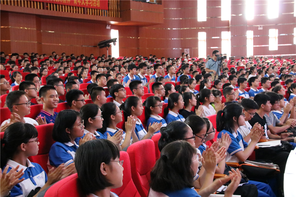 中国下一代教育基金会青少年生命安全教育基金会管委会向我校捐赠18台3D打印机