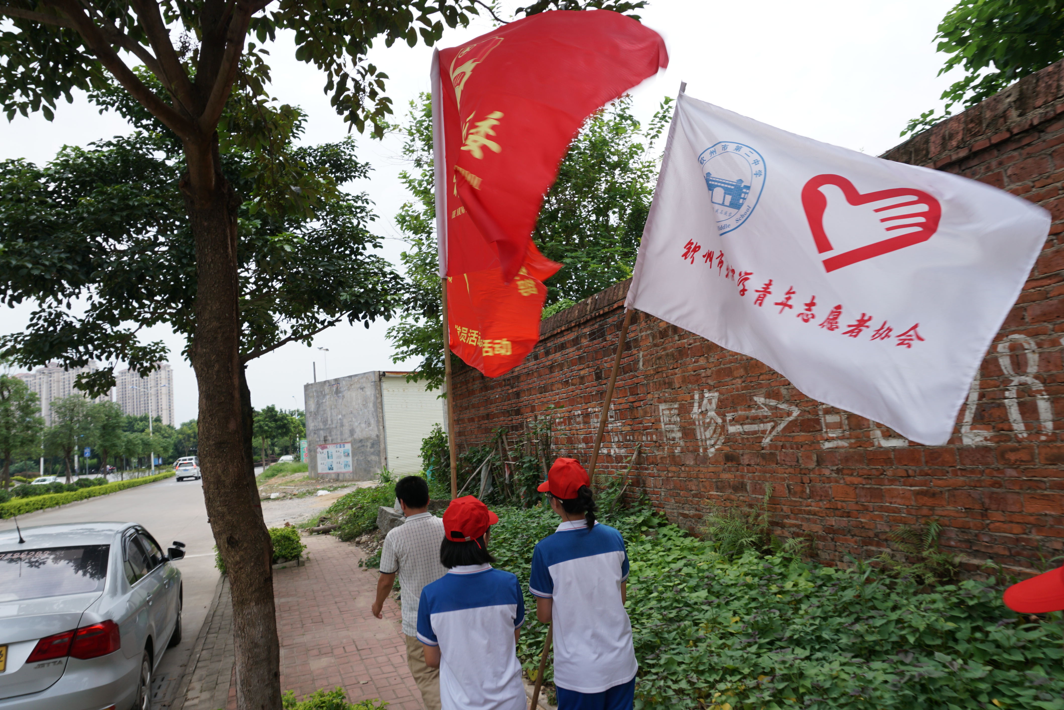 保护母亲河,创建文明城 ———钦州二中志愿者在行动