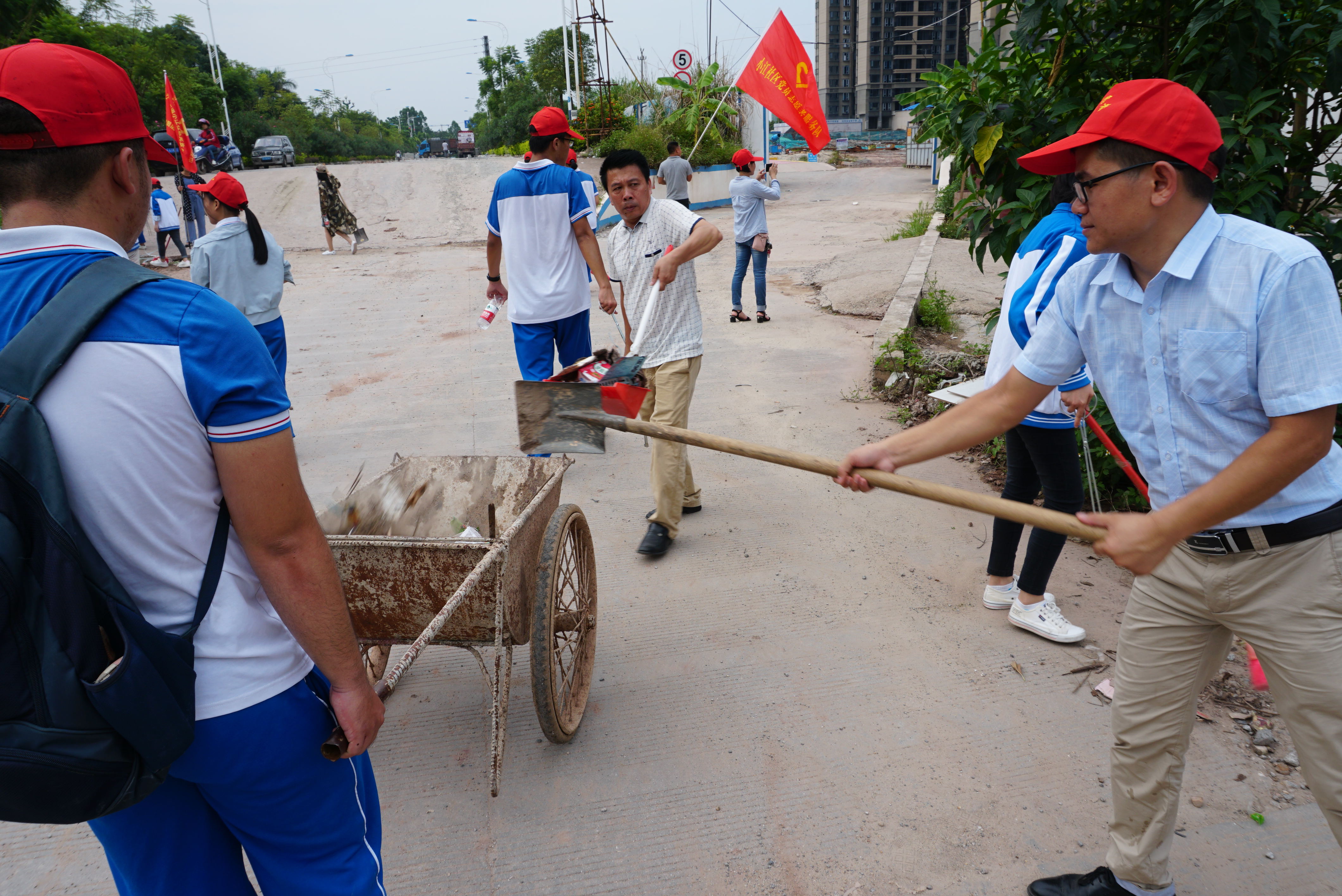 保护母亲河,创建文明城 ———钦州二中志愿者在行动