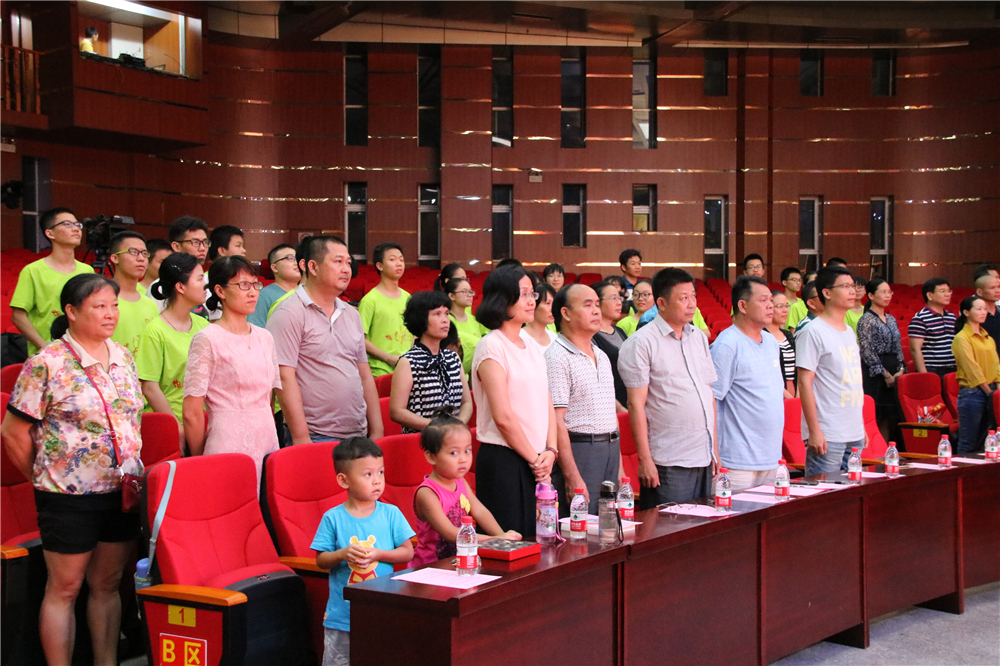 最美的祝福,特别的典礼 ——钦州二中为参加高校自主招生的学子补办毕业典礼