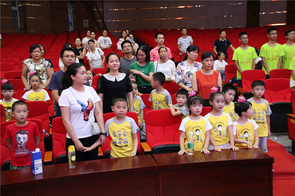 最美的祝福,特别的典礼 ——钦州二中为参加高校自主招生的学子补办毕业典礼