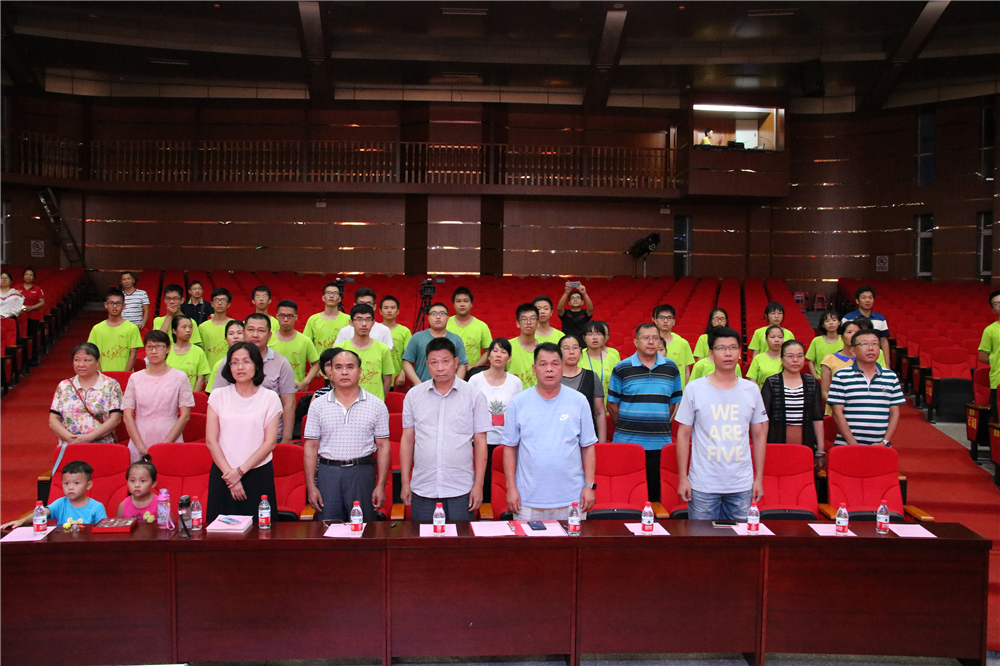 最美的祝福,特别的典礼 ——钦州二中为参加高校自主招生的学子补办毕业典礼