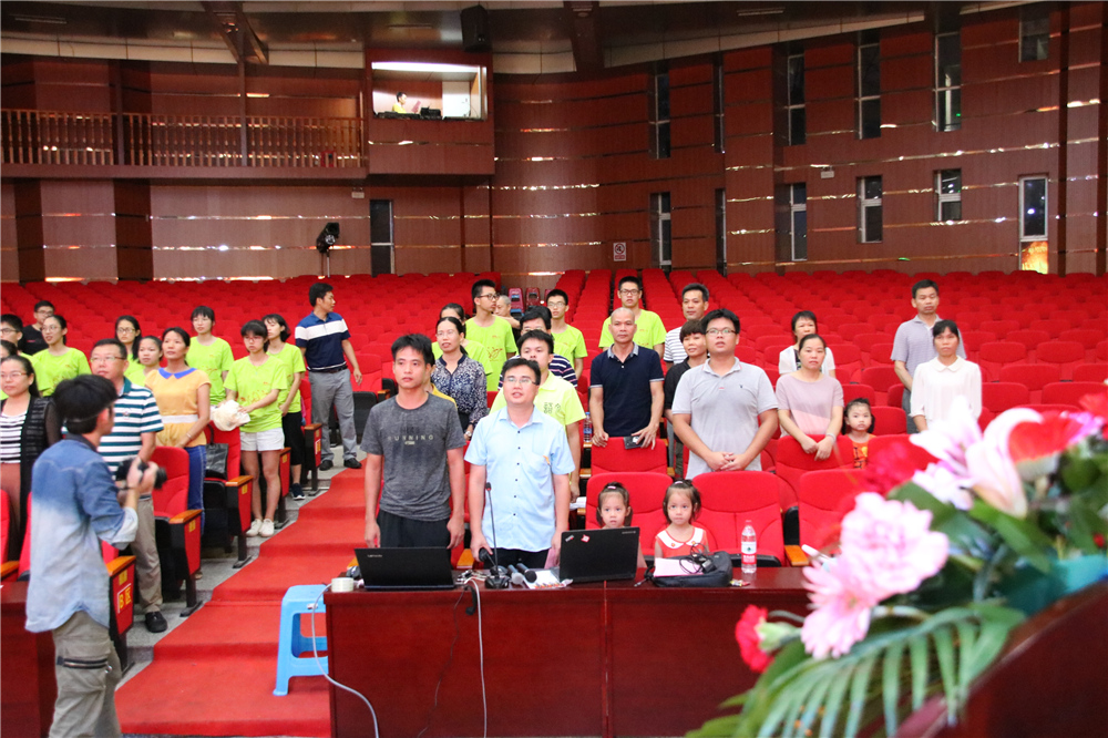 最美的祝福,特别的典礼 ——钦州二中为参加高校自主招生的学子补办毕业典礼