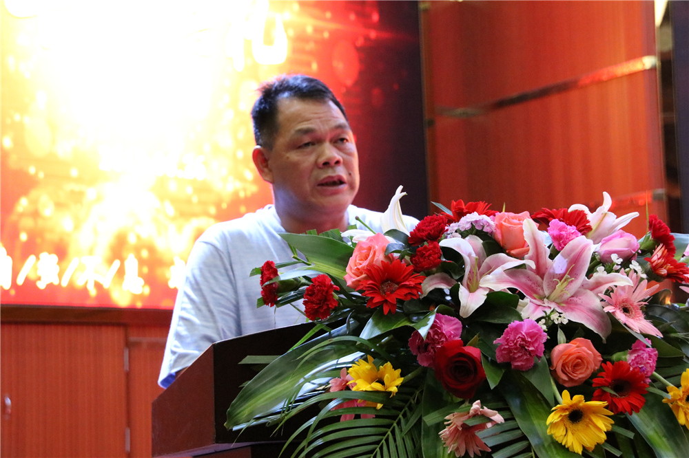 最美的祝福,特别的典礼 ——钦州二中为参加高校自主招生的学子补办毕业典礼