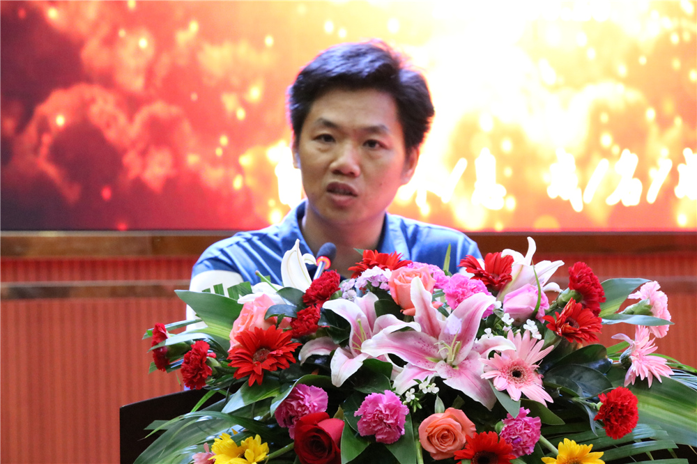 最美的祝福,特别的典礼 ——钦州二中为参加高校自主招生的学子补办毕业典礼