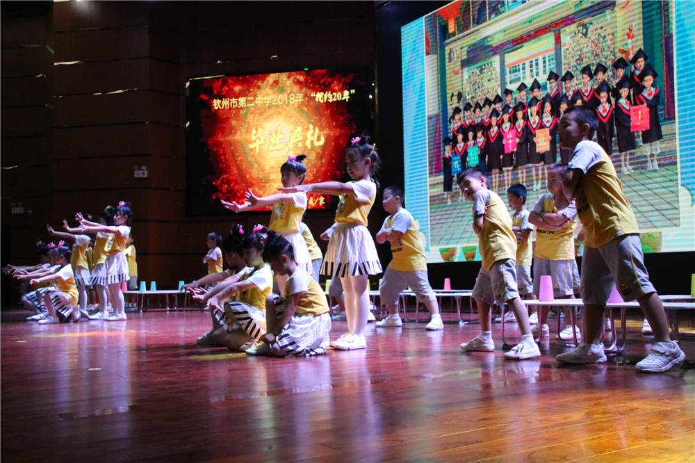 最美的祝福,特别的典礼 ——钦州二中为参加高校自主招生的学子补办毕业典礼