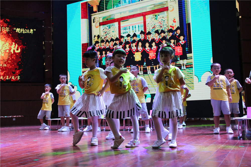 最美的祝福,特别的典礼 ——钦州二中为参加高校自主招生的学子补办毕业典礼