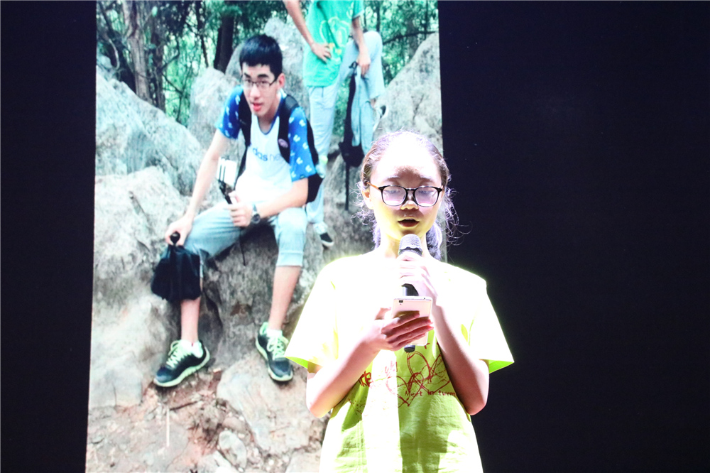 最美的祝福,特别的典礼 ——钦州二中为参加高校自主招生的学子补办毕业典礼