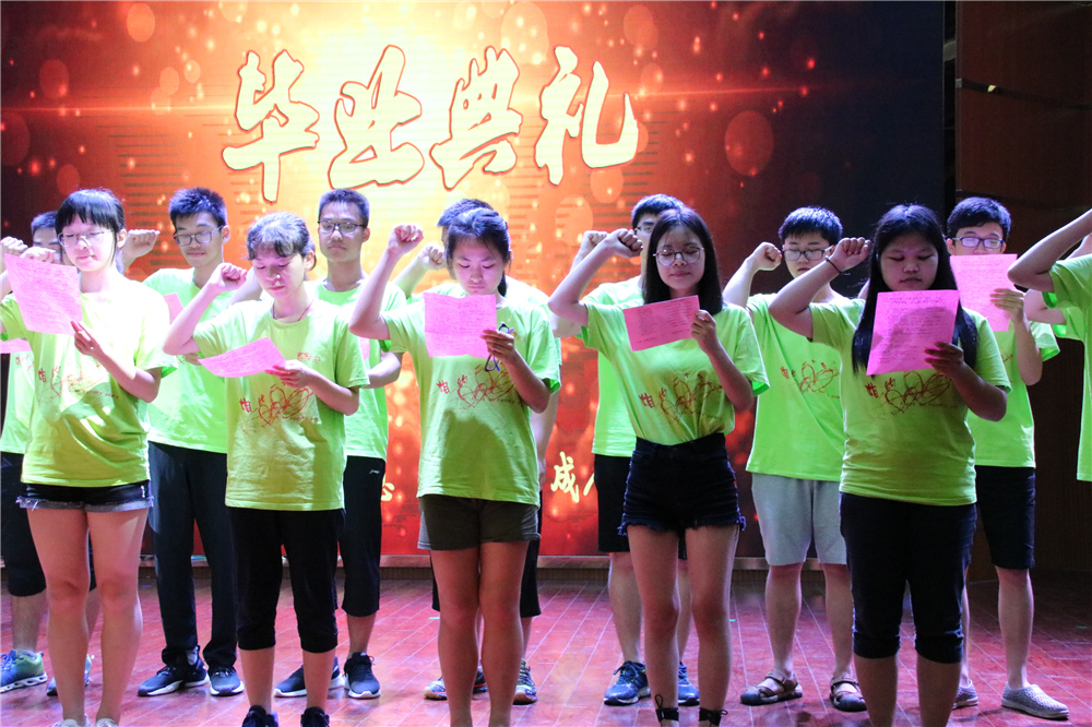 最美的祝福,特别的典礼 ——钦州二中为参加高校自主招生的学子补办毕业典礼